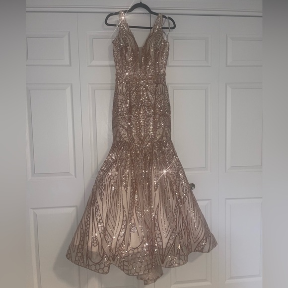 Formal gown - Picture 2 of 7